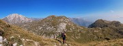 54 Da Cima Grem scendiamo alla bocchetta con bella vista su Arera-Foppazzi-Golla...